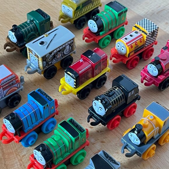 Thomas & Friends Toy Trains MINIS Mixed Train Lot - Picture 3 of 6